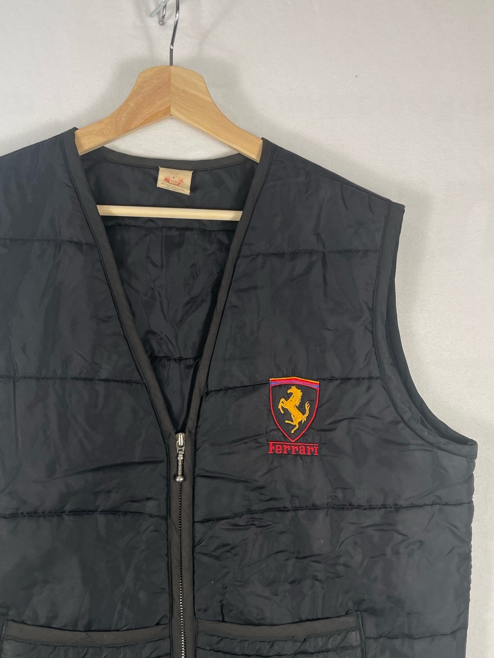 Vintage Ferrari Embroidered Black Polyester Zip vest Canada Made Sz L